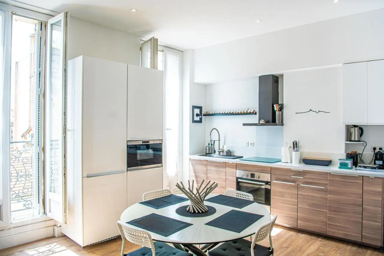 Grand 2 Chambres Avec Balcon Parc Longchamp Марсель
