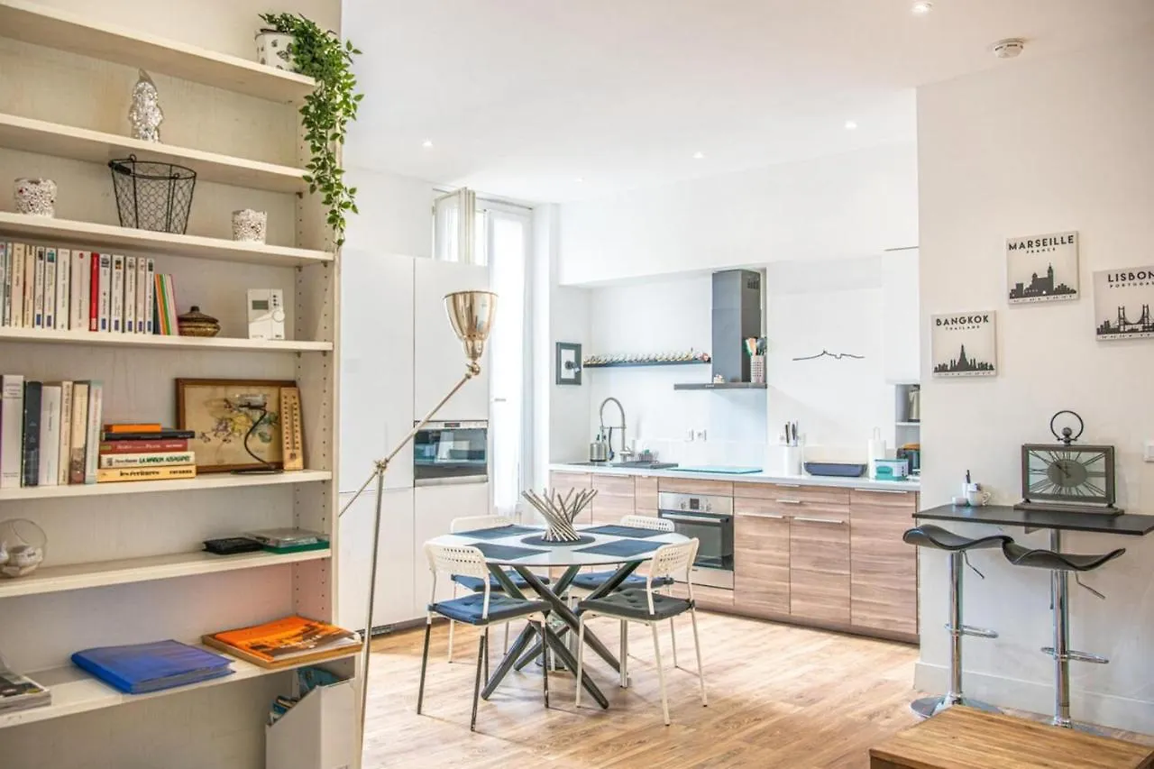 Grand 2 Chambres Avec Balcon Parc Longchamp Марсель 0*,  Франция