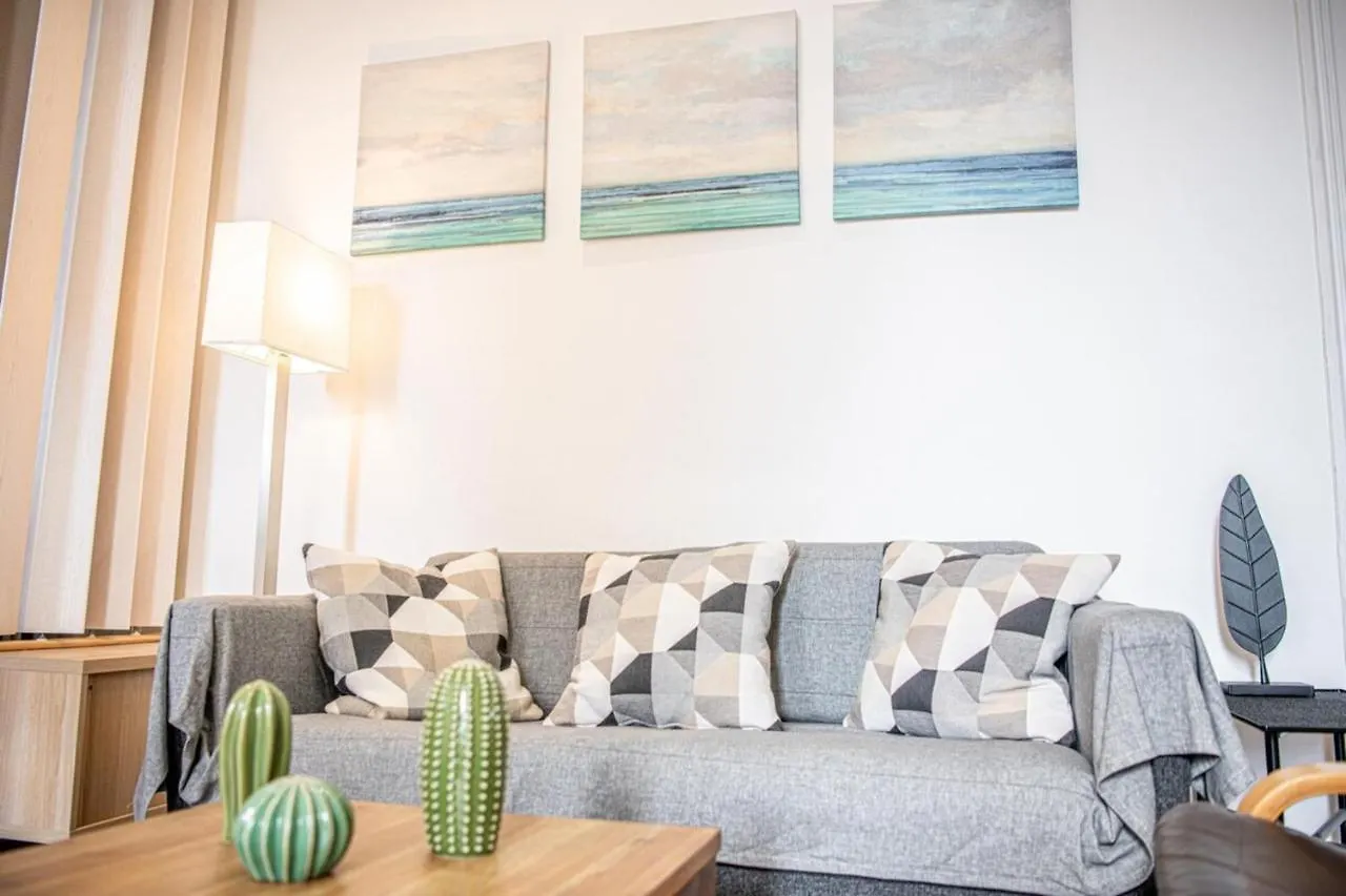 Grand 2 Chambres Avec Balcon Parc Longchamp Марсель 0*,  Франция